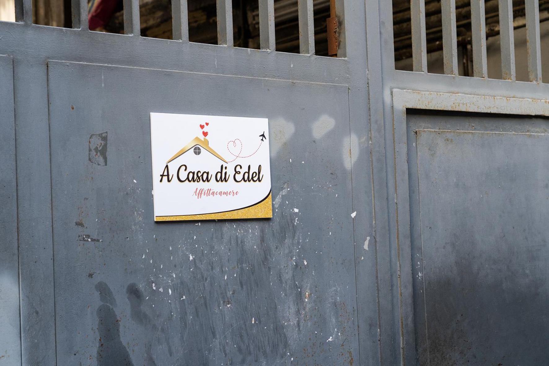A Casa Di Edel Bed & Breakfast Napoli Dış mekan fotoğraf